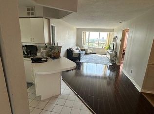 3605 Kariya Dr S #812, Mississauga, ON L5B 3J4