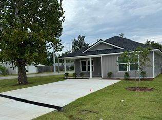 110 W 11th St, Lynn Haven, FL 32444