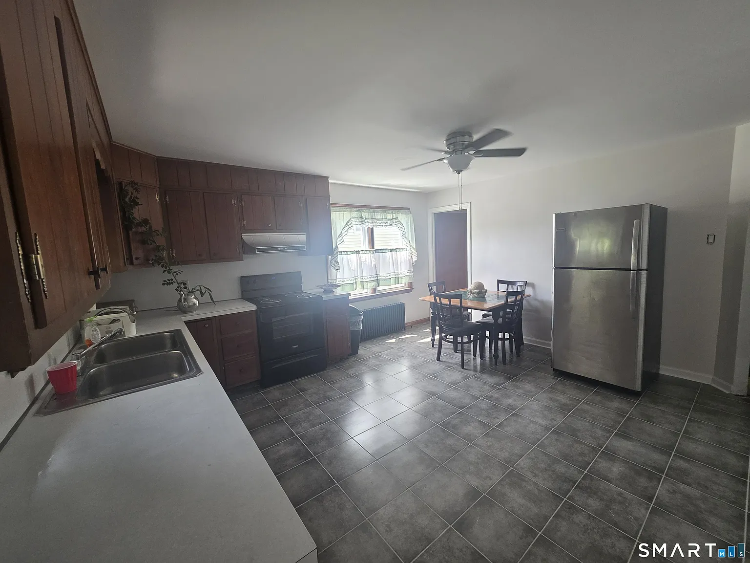 4 bed, 1.0 bath, 1746 sqft, $3,300 — Photo 2