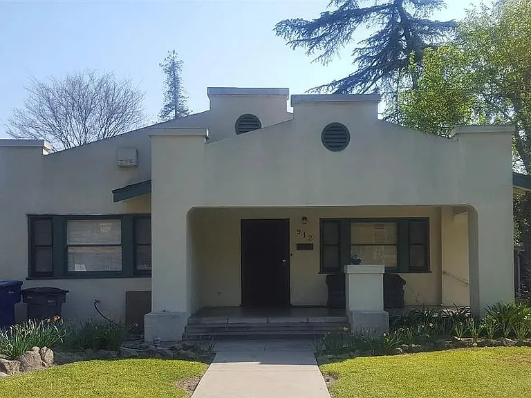912 E Terrace Ave — Photo 1