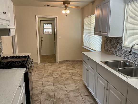 4th image of 2902 N Fisher St