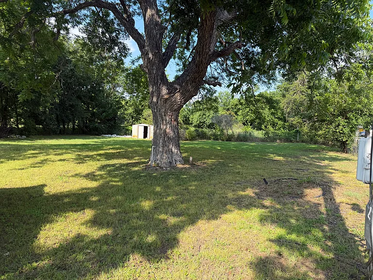 306 Pecan St — Photo 5
