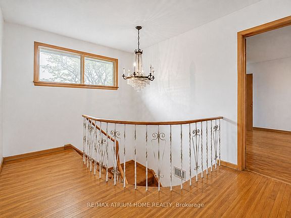 4th image of 522 Cummer Ave