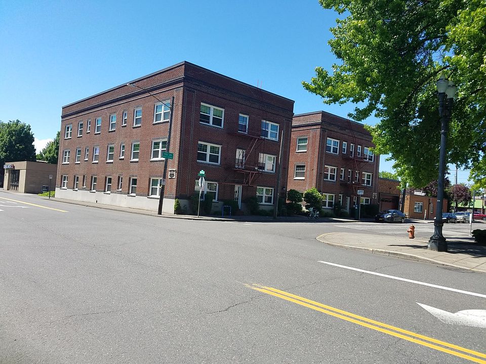 Excellent location. Free parking out front M-Sat 6pm to 8am. Then $1 per hour paid and free two blocks away