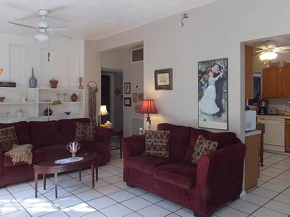 5th image of 7464 Meadowlawn Dr N