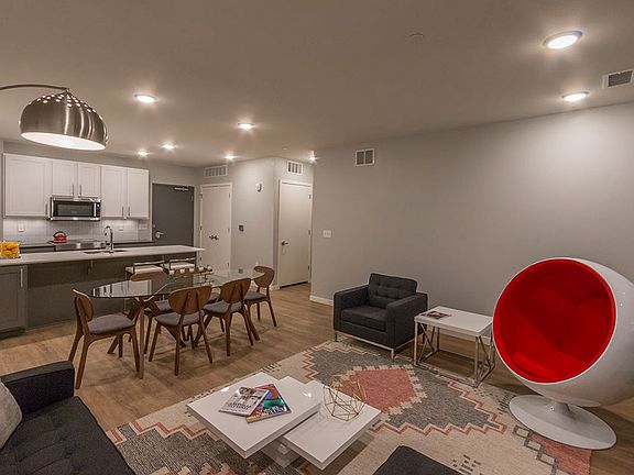 3rd image of 1300 Melrose Ave APT 312