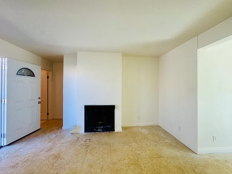 215 Venice Ave #3 — Photo 4