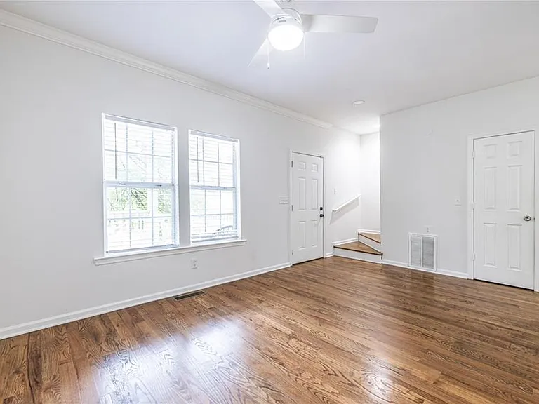 1146 Ira St SW — Photo 3