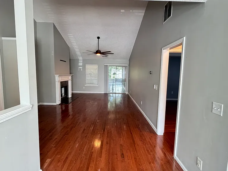 2400 Hampton Estates Dr SW #A — Photo 4