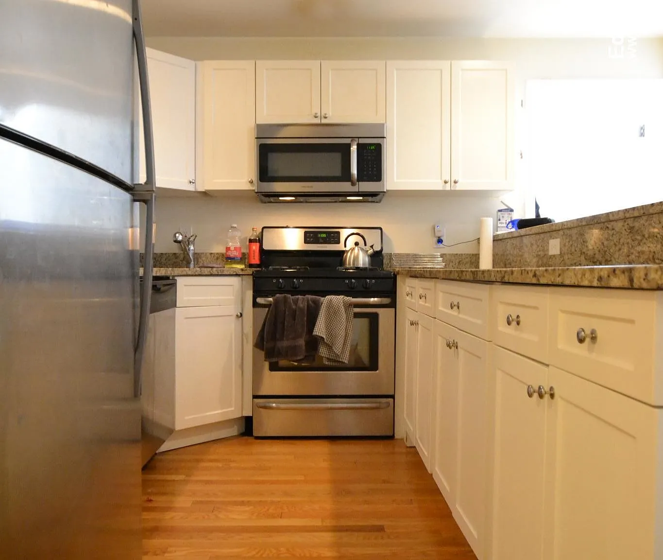 3 bed, 999 sqft, $5,035 — Photo 1