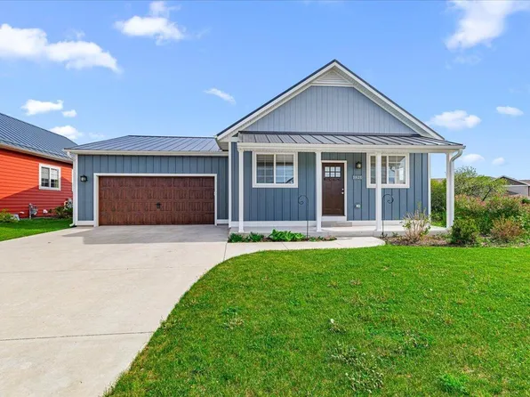 1821 Farm View DRIVE, Grafton, WI 53024