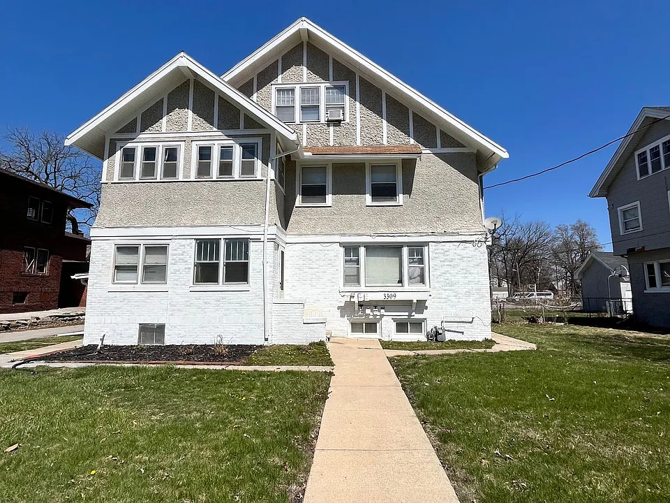 3309 University Ave
