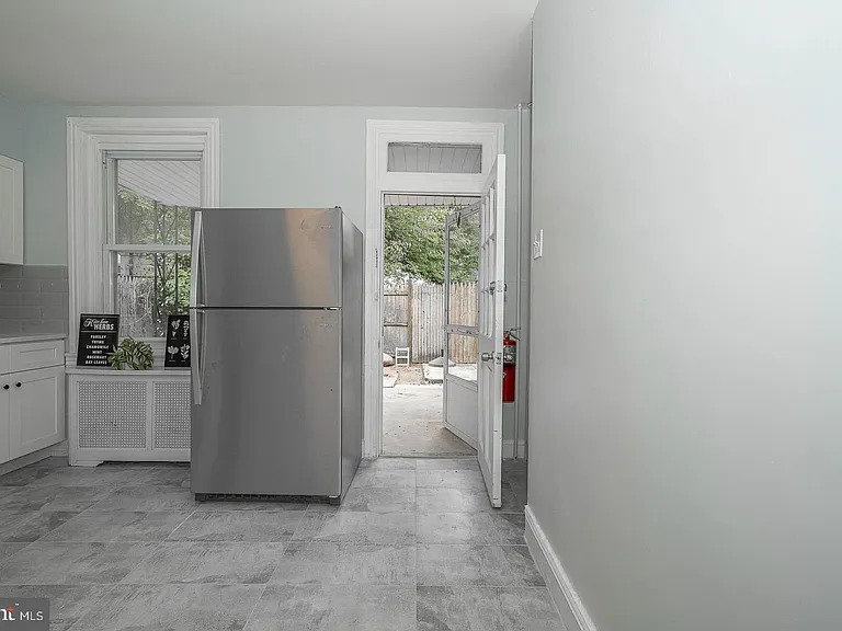 201 Dupont St — Photo 14