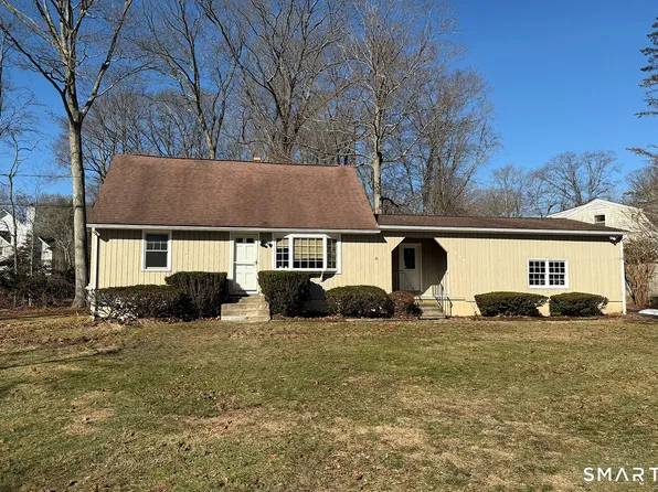 658 Winnepoge Dr, Fairfield, CT 06825