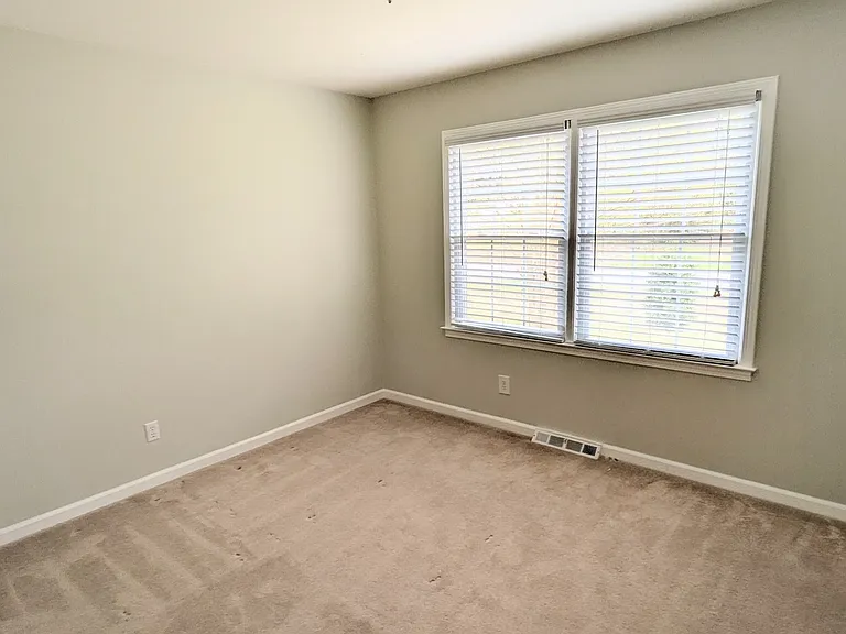 34 E Kenora Dr SW — Photo 25