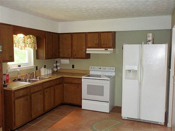 3rd image of 450 Quail Dr