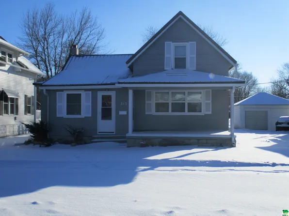 217 E Maple St, Cherokee, IA 51012