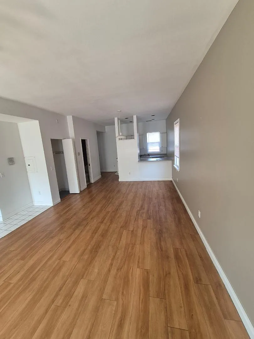 162 Park St - Upper Front — Photo 3