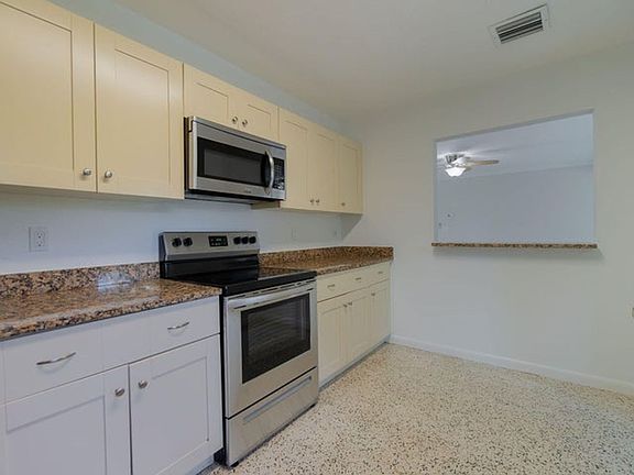 3rd image of 5324 Lake Osborne Dr