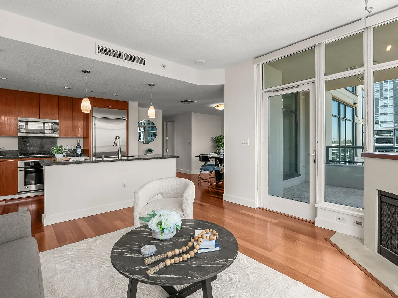 1 bed, 1.5 bath, 899 sqft, $4,000 — Photo 4