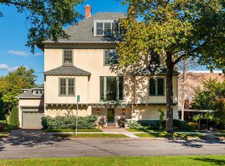 910 Mount Curve Ave, Minneapolis, MN 55403