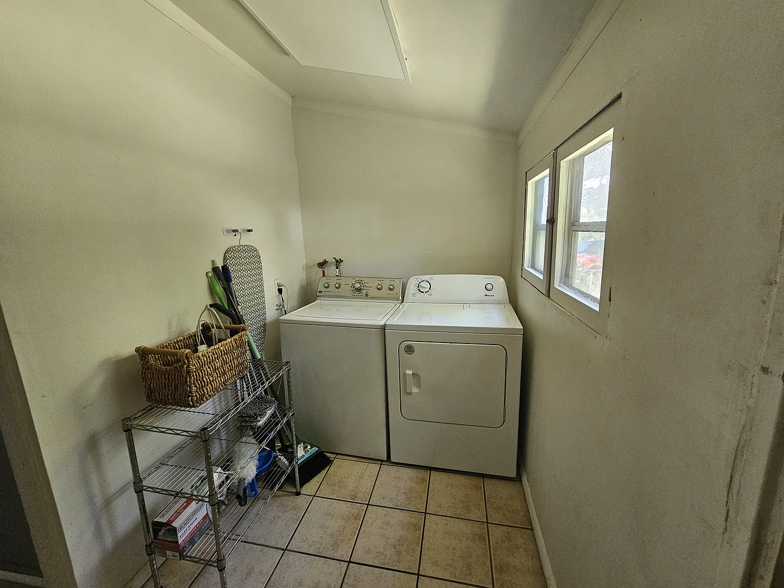 2 bed, 749 sqft, $1,600 — Photo 2