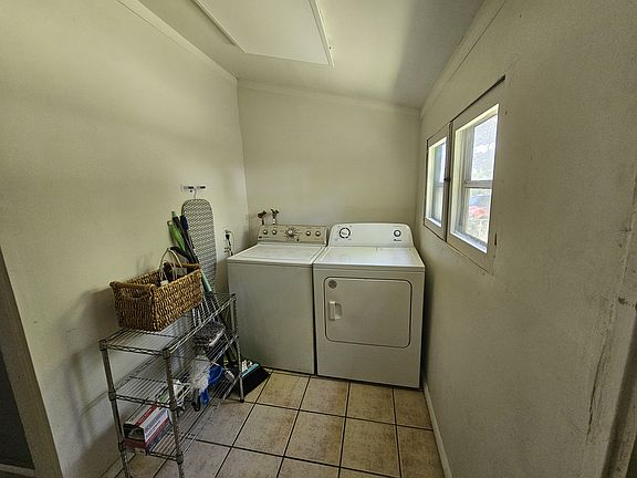 2nd image of 2806 Whittle Springs Rd