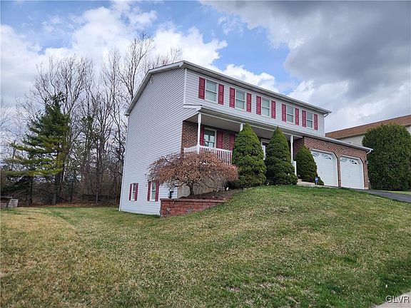 3rd image of 1302 Barrington Dr