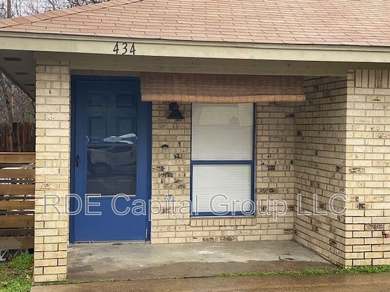 1st image of 434 NW 23rd St