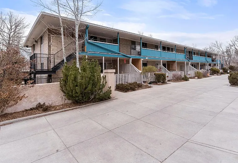 Park Lane Apartments — Photo 1