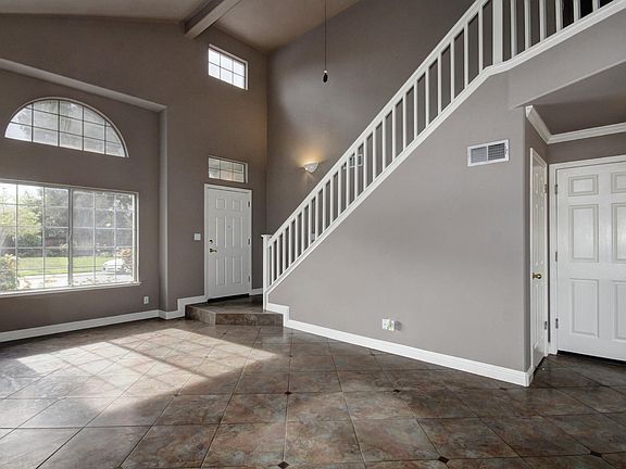 4th image of 300 Beatty Ct