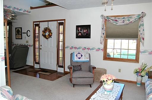 Living room/entry