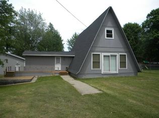 986 W Genesee Rd, Sanford, MI 48657