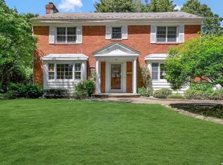 45 Peale Rd, Manhasset, NY 11030