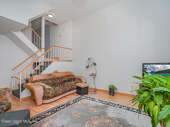 4th image of 9 Maryland Ln