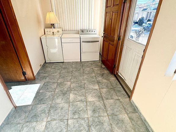 2nd image of 59 Scott Ave Unit 1
