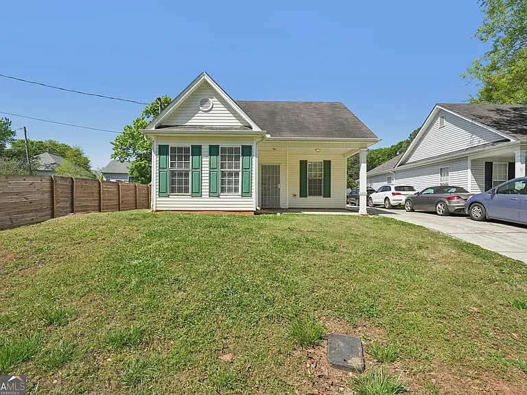 2596 Bates St SE — Photo 2