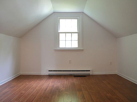 5th image of 311 Parkwood Dr