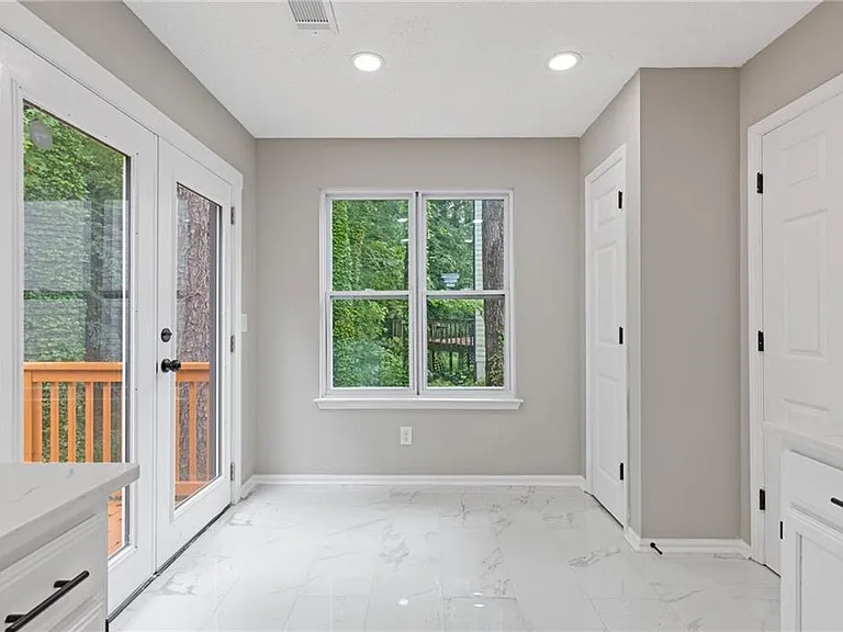 1111 Pin Oak Dr — Photo 11