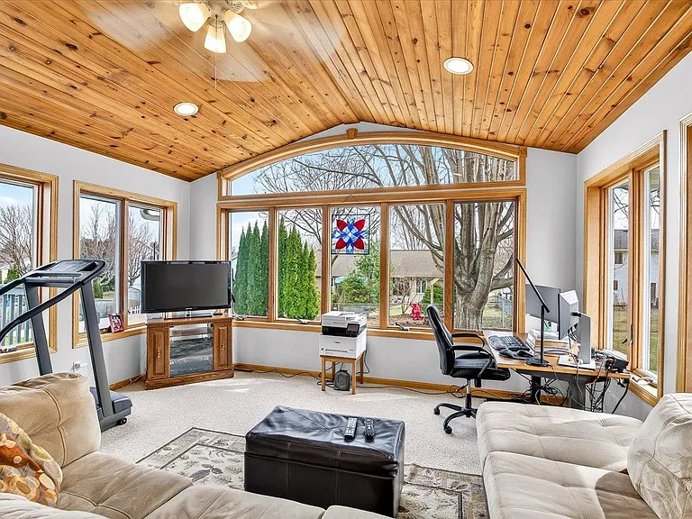 1010 Ganser Dr — Photo 14