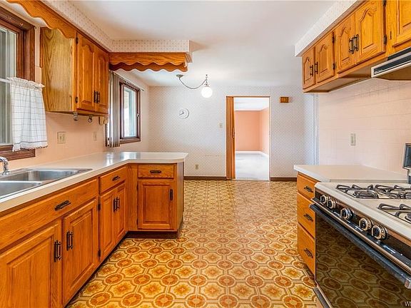 5th image of 151 Greenmeadow Dr