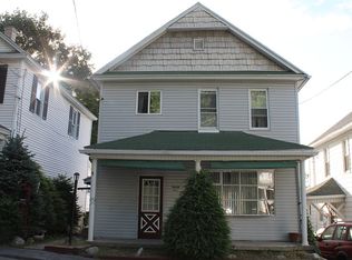 21 Grove St, Carbondale, PA 18407