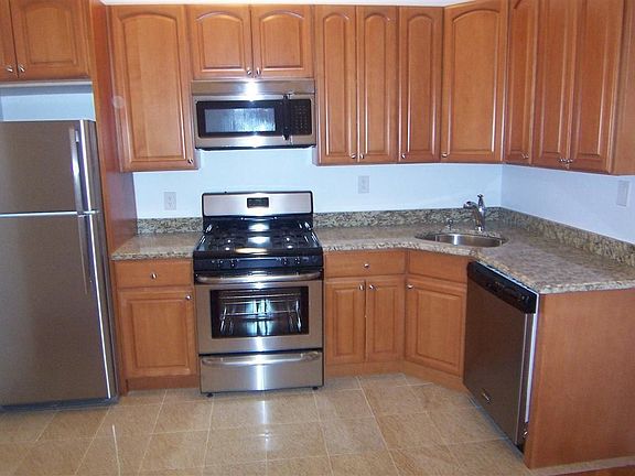 4th image of 170 W 73rd St APT 7C