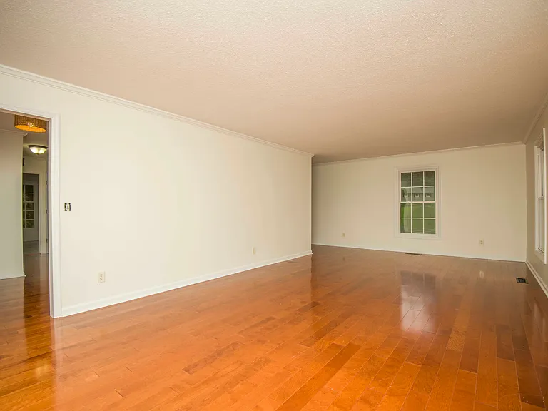 11144 Pleasant Forest Dr — Photo 7