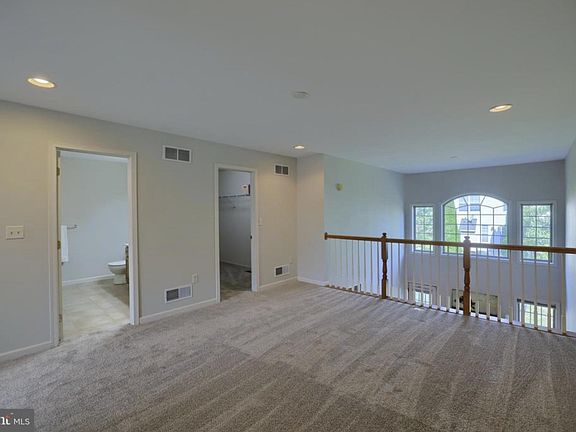 4th image of 496 Nursery Dr S