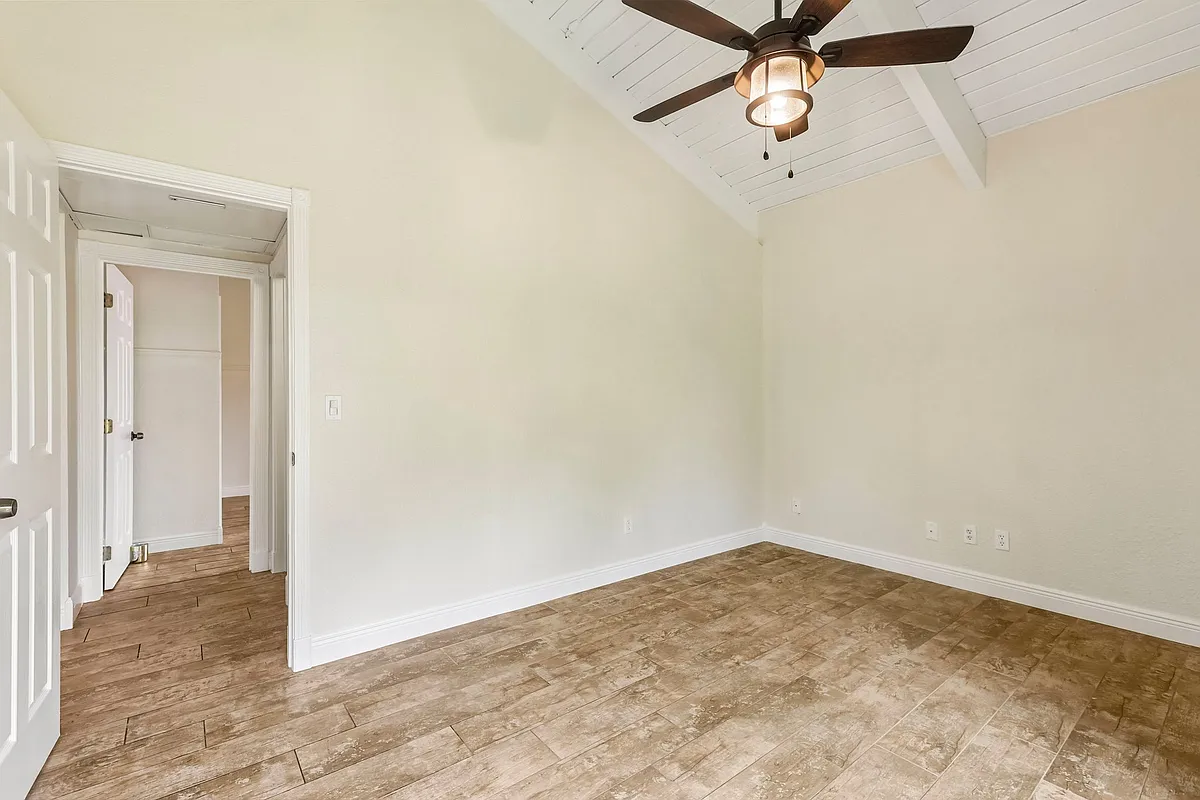 Building Photo - 2731 S Parkview Dr #1