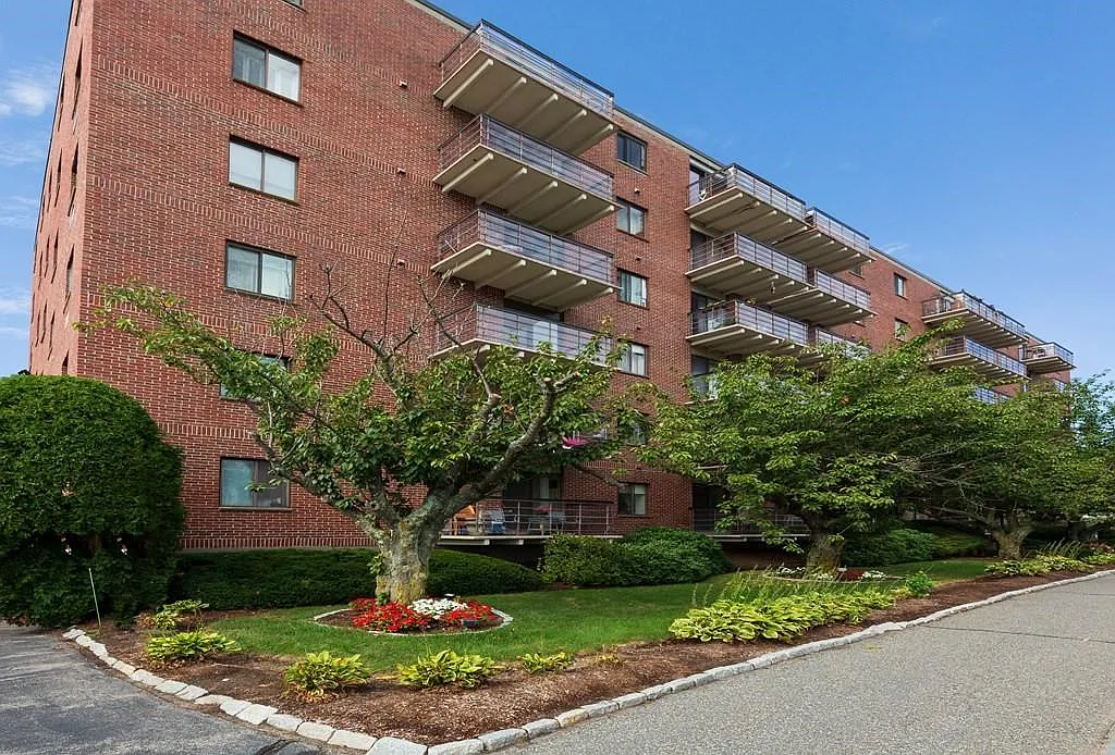 2 bed, 765 sqft, $2,200 — Photo 1