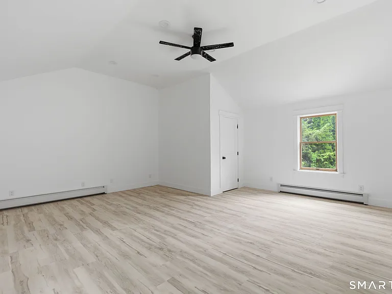 765 Norwich Ave — Photo 32