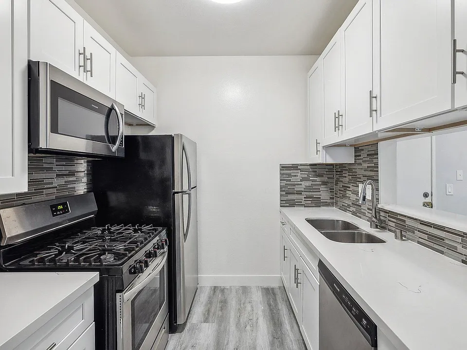 Catalina Apartments