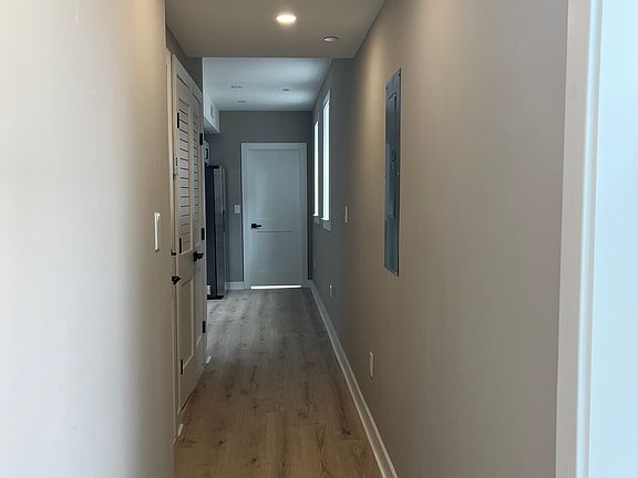 3rd image of 1011 17th Pl NE APT 1